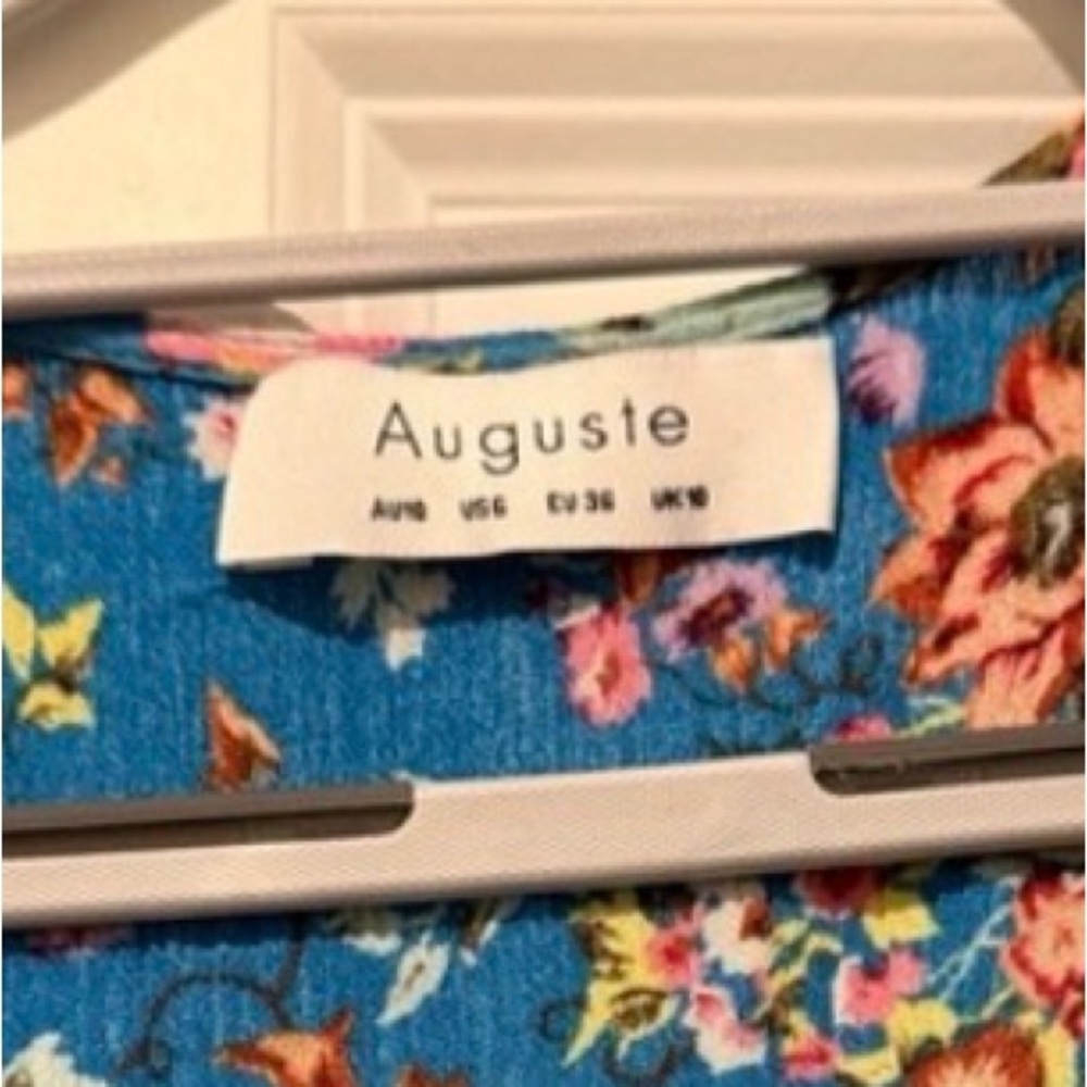 Auguste Wrap Dress Sz 6 Blue Floral Maxi Ruffled Flutter Sleeve
Hi-Lo Hem - Picture 9 of 9